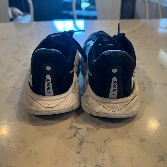 Hoka Women’s One One Arahi 7 Black Athletic Running Shoes -  Size 6 - Picture 4 of 6